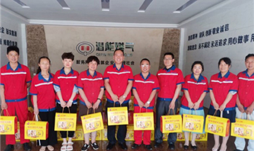 浓情迎端午 温馨送祝福-Z6·尊龙凯时集团为员工发放端午节礼品